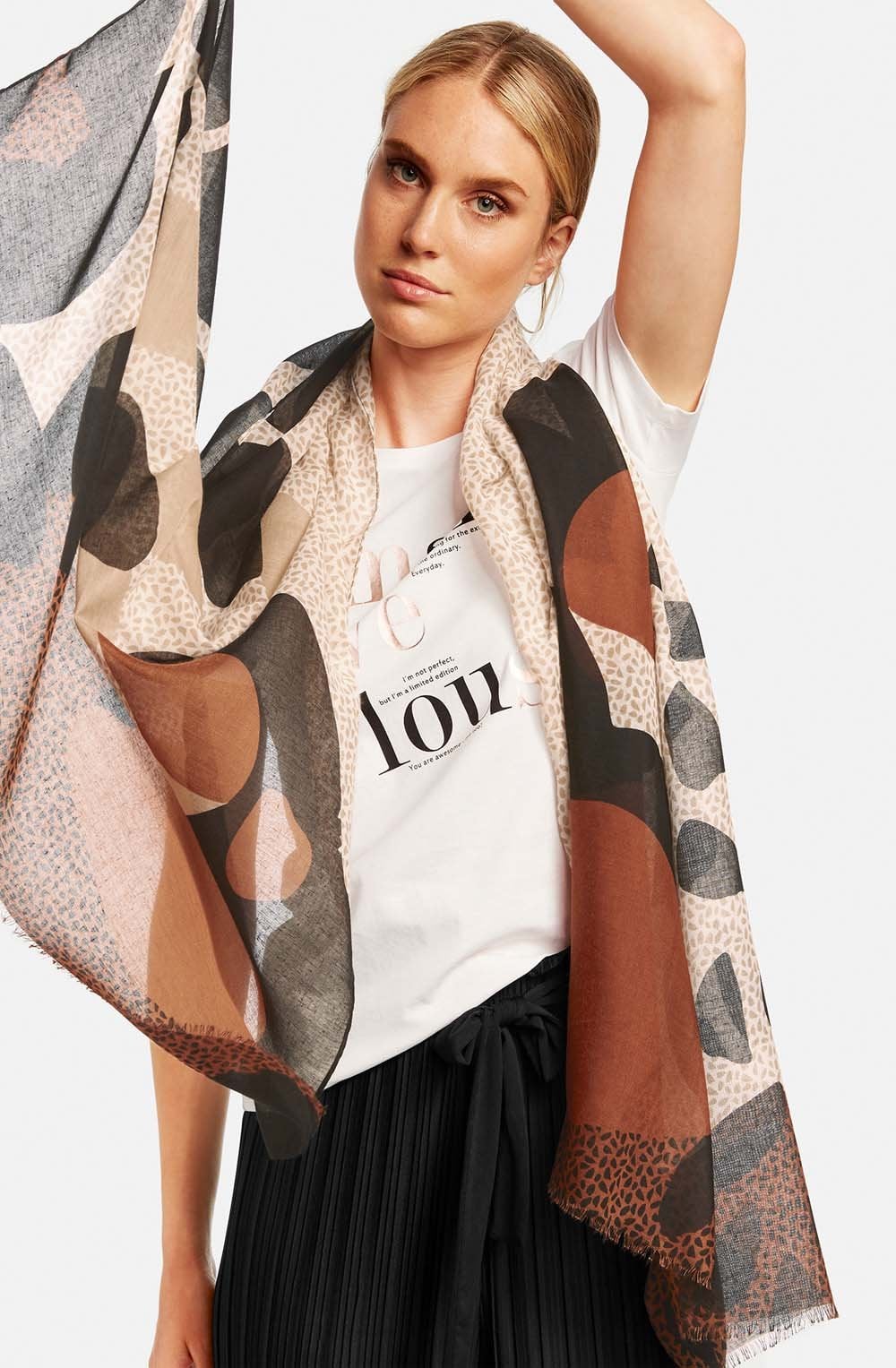 Black & Tan Patterned Scarf