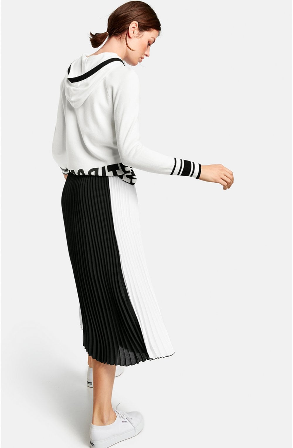 Black & White Pleated Skirt