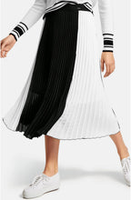Black & White Pleated Skirt