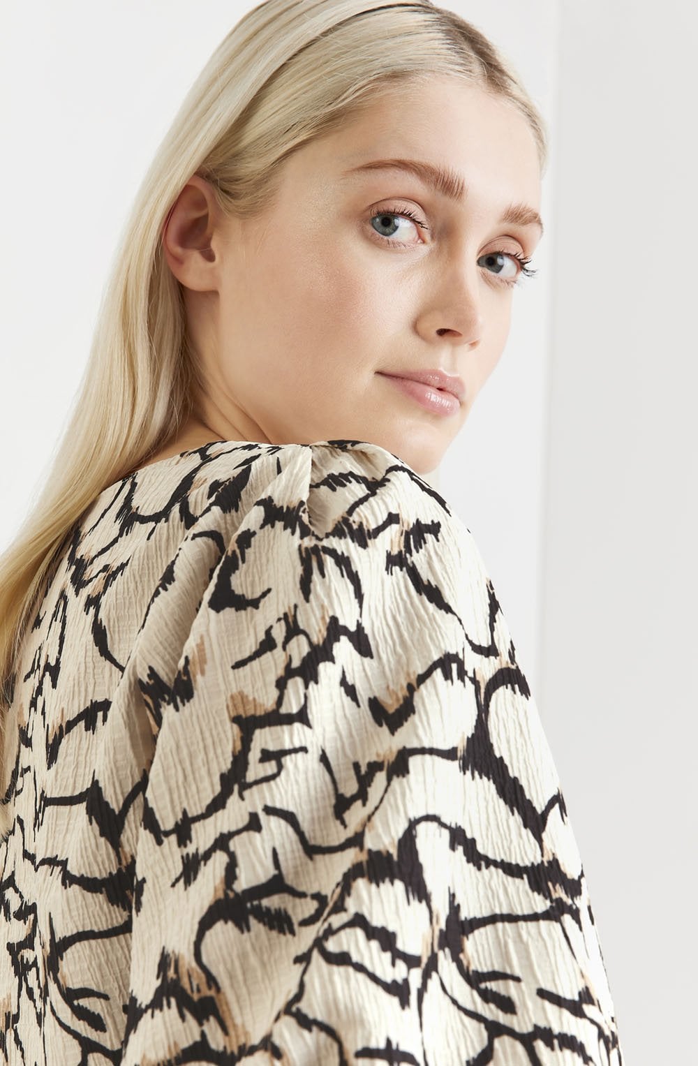 Light Creme and Black Puff Sleeve Blouse