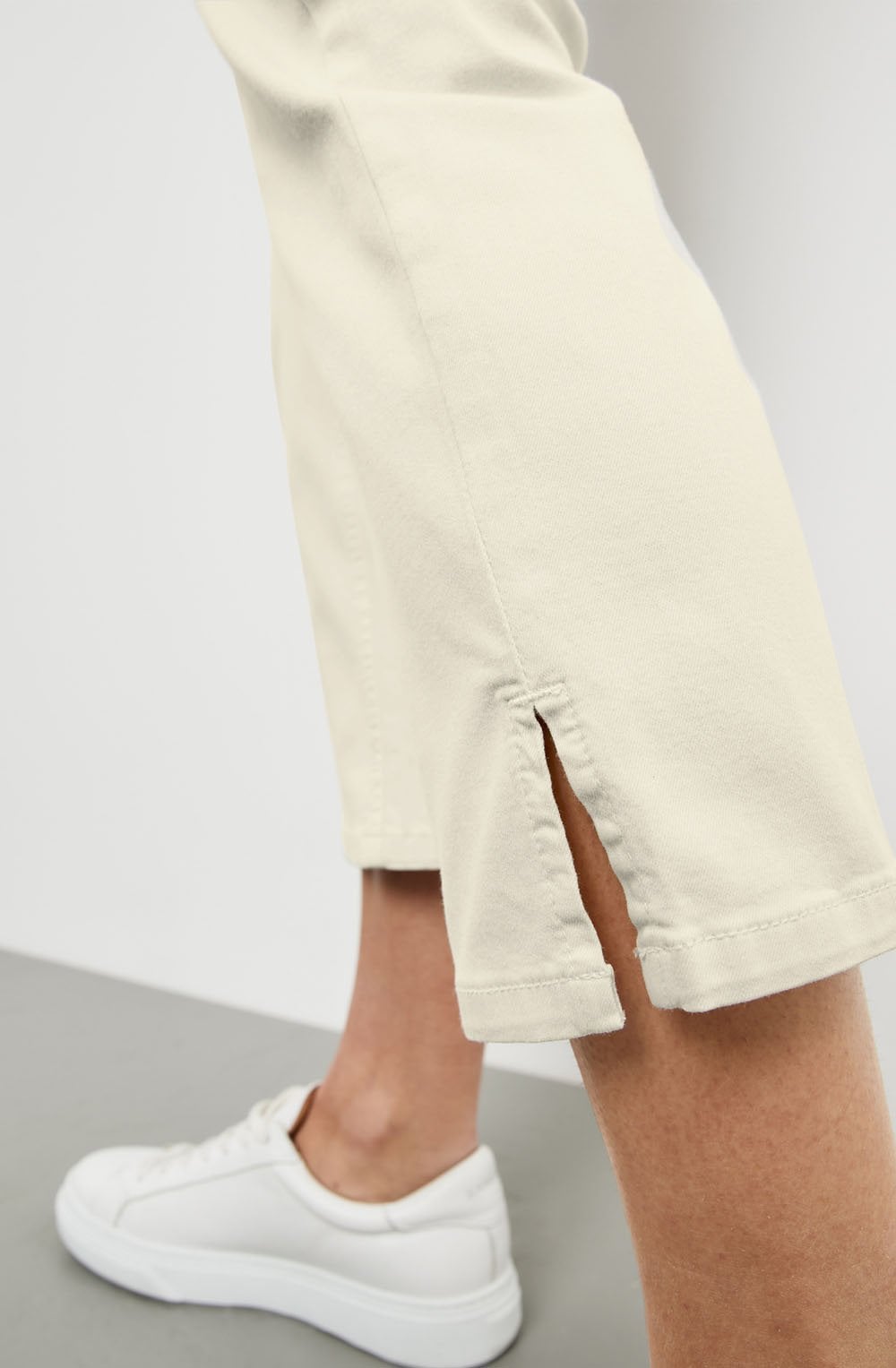 Light Creme Cropped Jeans
