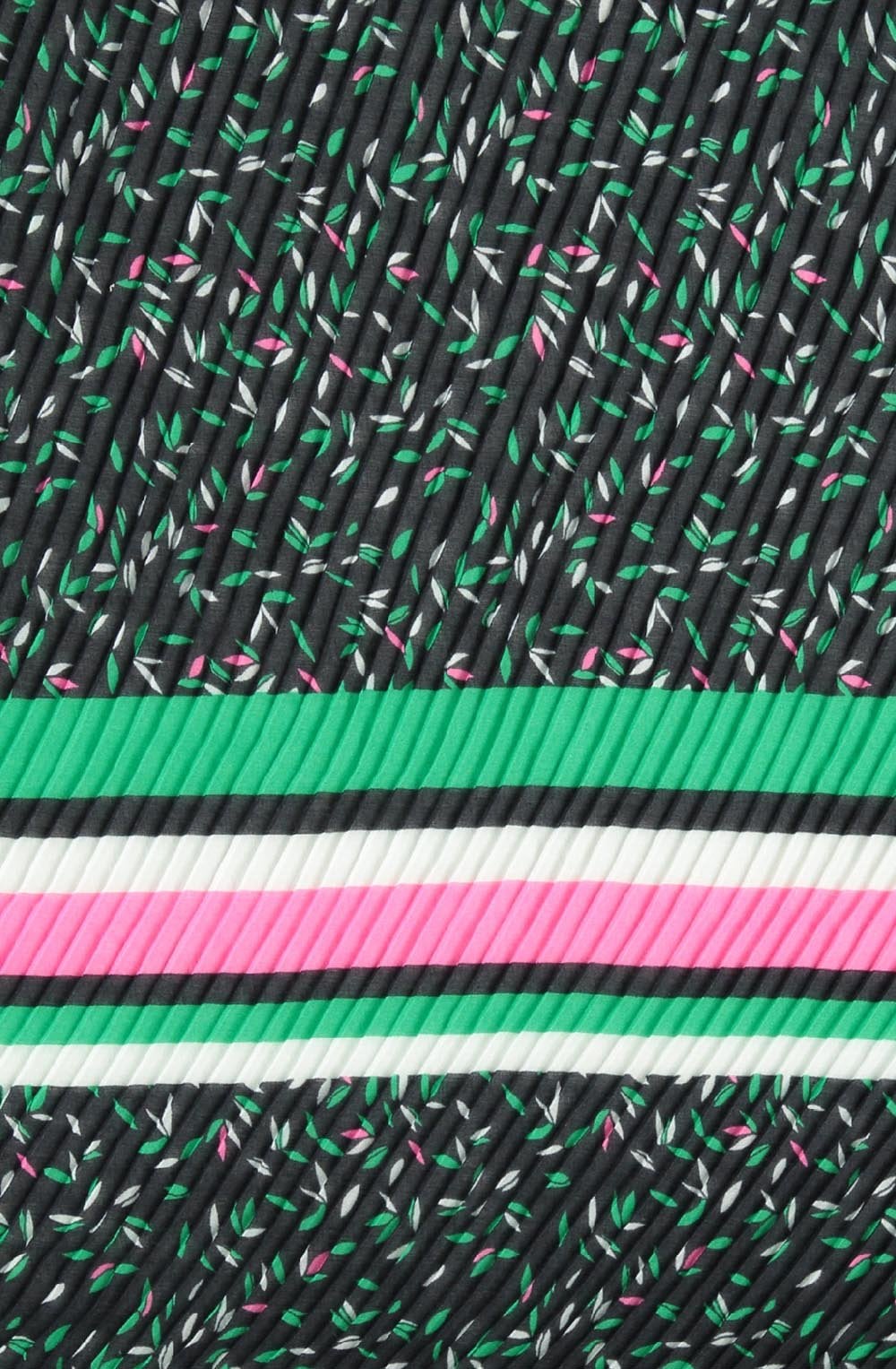 Pleated Effect Patterned Scarf
