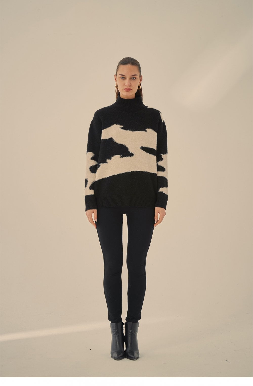 Black and Cream Pattern Jumper