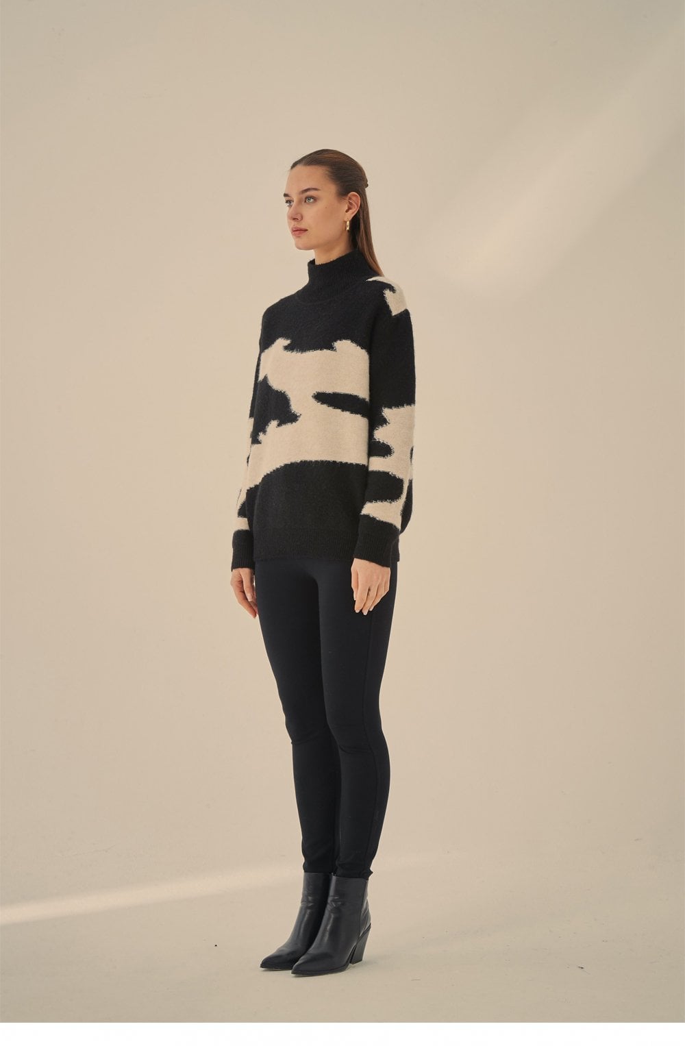 Black and Cream Pattern Jumper